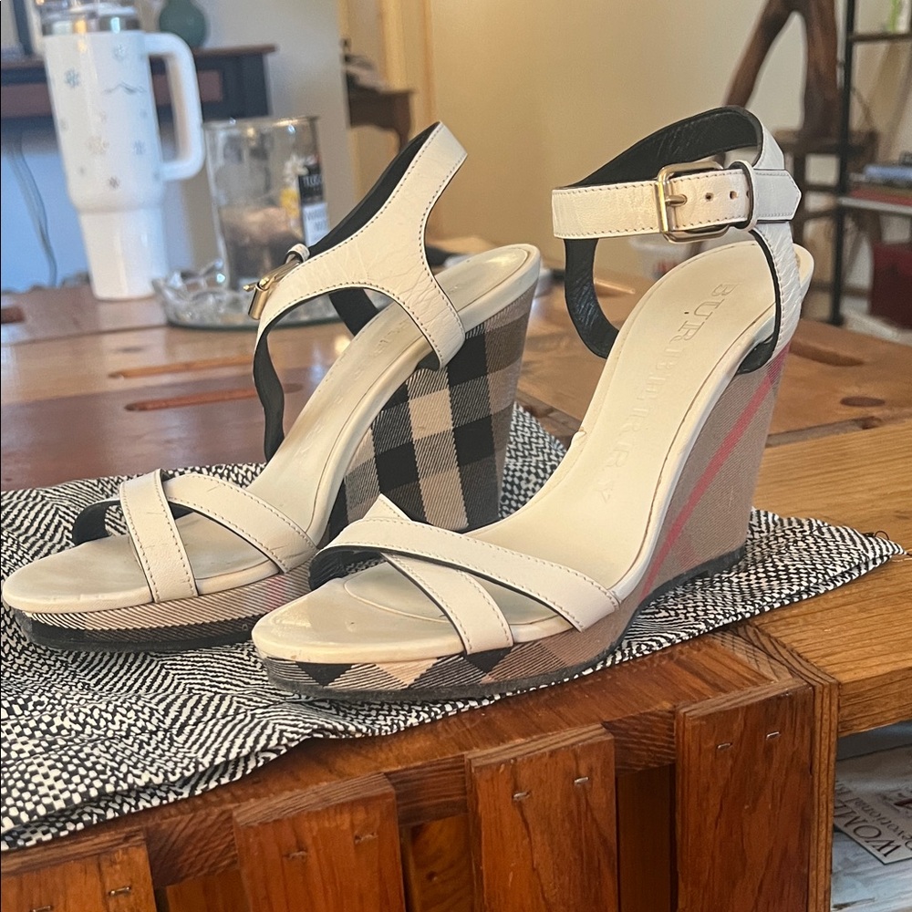 Burberry white check wedges